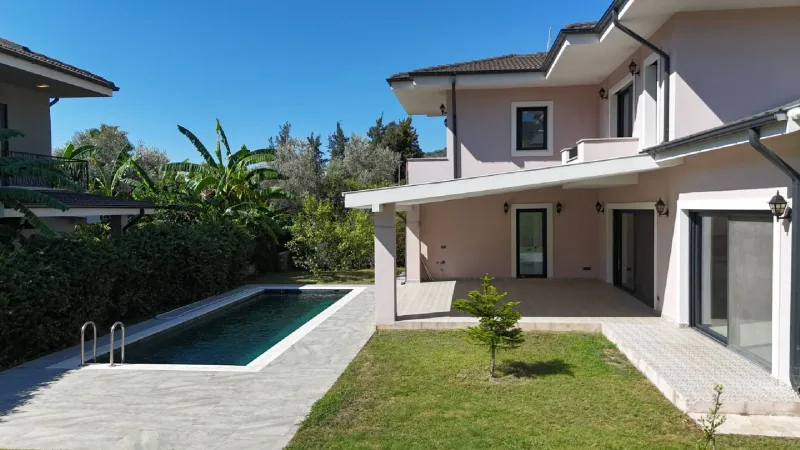 Göcek Kiralık Villa – Bahçe ve Teras Manzarası