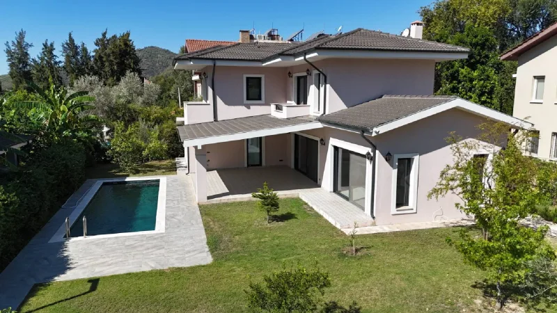 Bahçeli ve Havuzlu Uzun Dönem Kiralık Villa