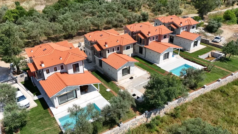 Gökçeovacık Doğa Villası – Kuş Bakışı Villa Kompleksi ve Havuzlar