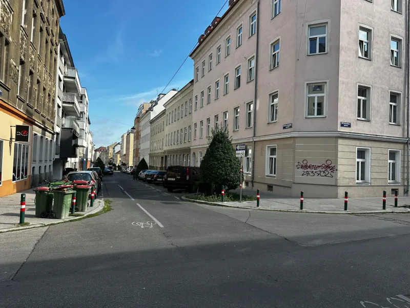Viyana Favoriten Satılık Daire – Cadde ve Bina Girişi