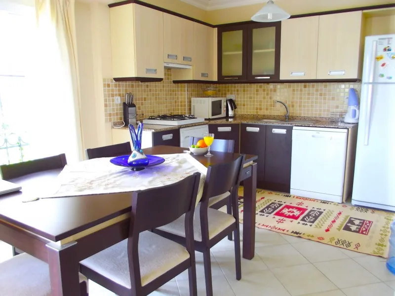 Göcek Müşterek Havuzlu Villa – Açık Mutfak ve Yemek Alanı
