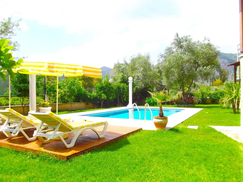 Göcek Müşterek Havuzlu Villa – Bahçe, Havuz ve Şezlonglar