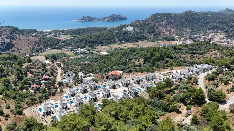 Sarıgerme Özel Havuzlu Villa – Kuş Bakışı Villa Sırası ve Deniz