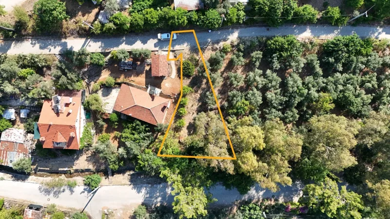 Göcek Dereboğazı'nda Satılık Tarla – Parsel Sınırları, Yol Kenarı