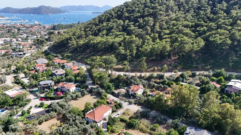 Göcek Dereboğazı'nda Satılık Tarla – Kuş Bakışı Körfez Manzarası