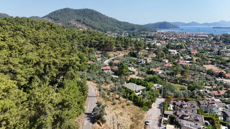 Göcek Yamaç'ta Satılık Tarla – Kuş Bakışı Vadi ve Marina Manzarası 2