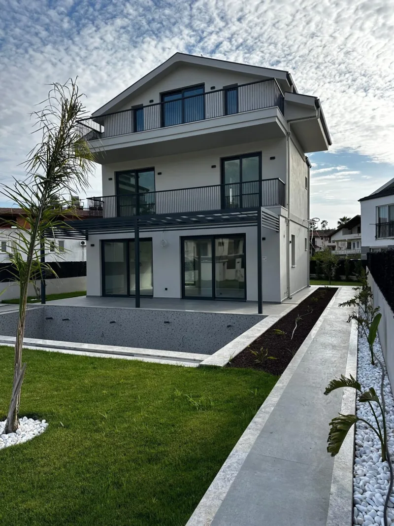 Fethiye Kargı'da Çalış Plajı'na Yakın Havuzlu Villa – Havuz, Bahçe ve Yürüyüş Yolu