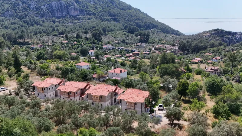 Gökçeovacık'ta Cumbalı Mimariyle Eşyalı Havuzlu Villa – Vadi ve Dağ Manzarasıyla Villaların Konumu