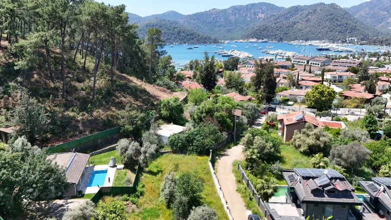 Göcek'te D-Marin'e Yürüme Mesafesinde Havuzlu Müstakil Ev – Zeytin Ağaçları Arasından Marina Manzarası