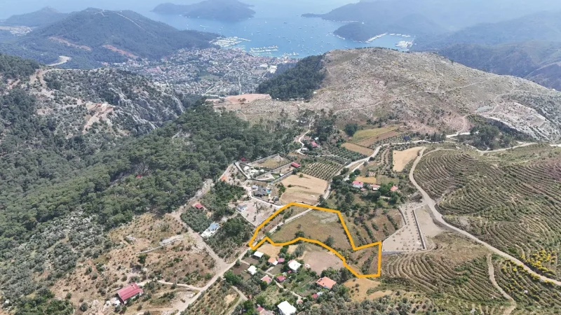 Göcek Taşbaşı Merkezde Yol Cepheli 11.520 m² Tarla