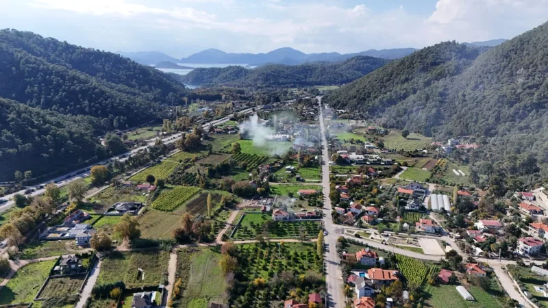 İnlice'de İmarlı 754 m² Satılık Arsa – İnlice Köyü ve Dağlarla Çevrili Vadinin Genel Manzarası