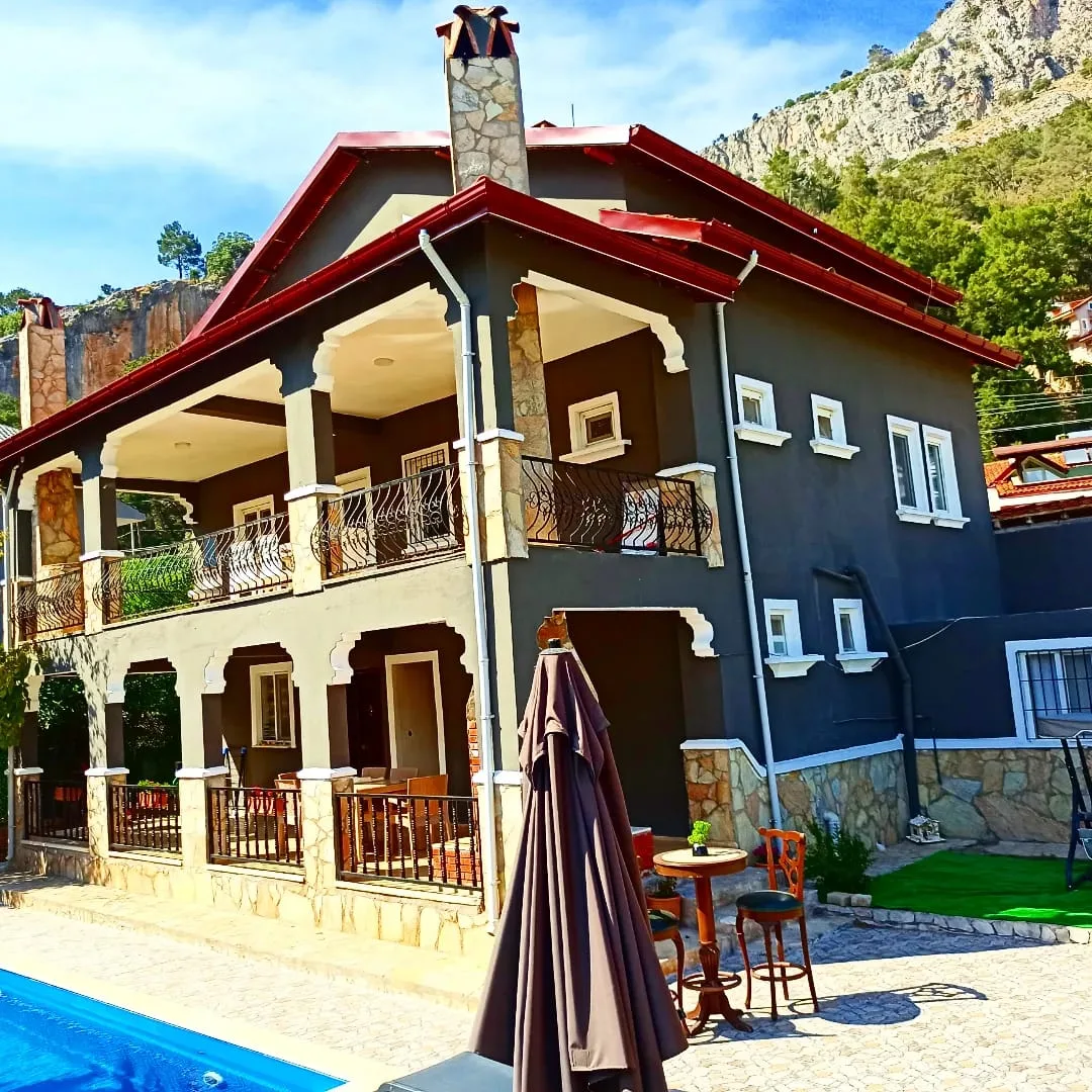 Göcek'te Turizm Ruhsatlı Havuzlu Satılık Tesis