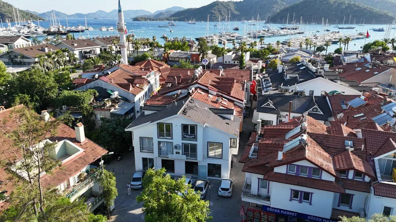 Göcek merkez 1+1 ofis daire binası çarşı ve marina manzarası