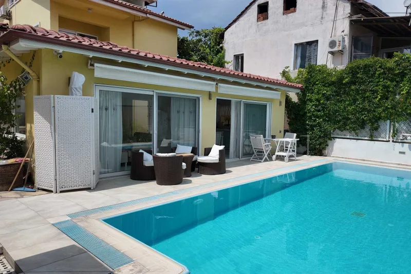 Göcek Çarşı Merkezde Havuzlu Müstakil Villa