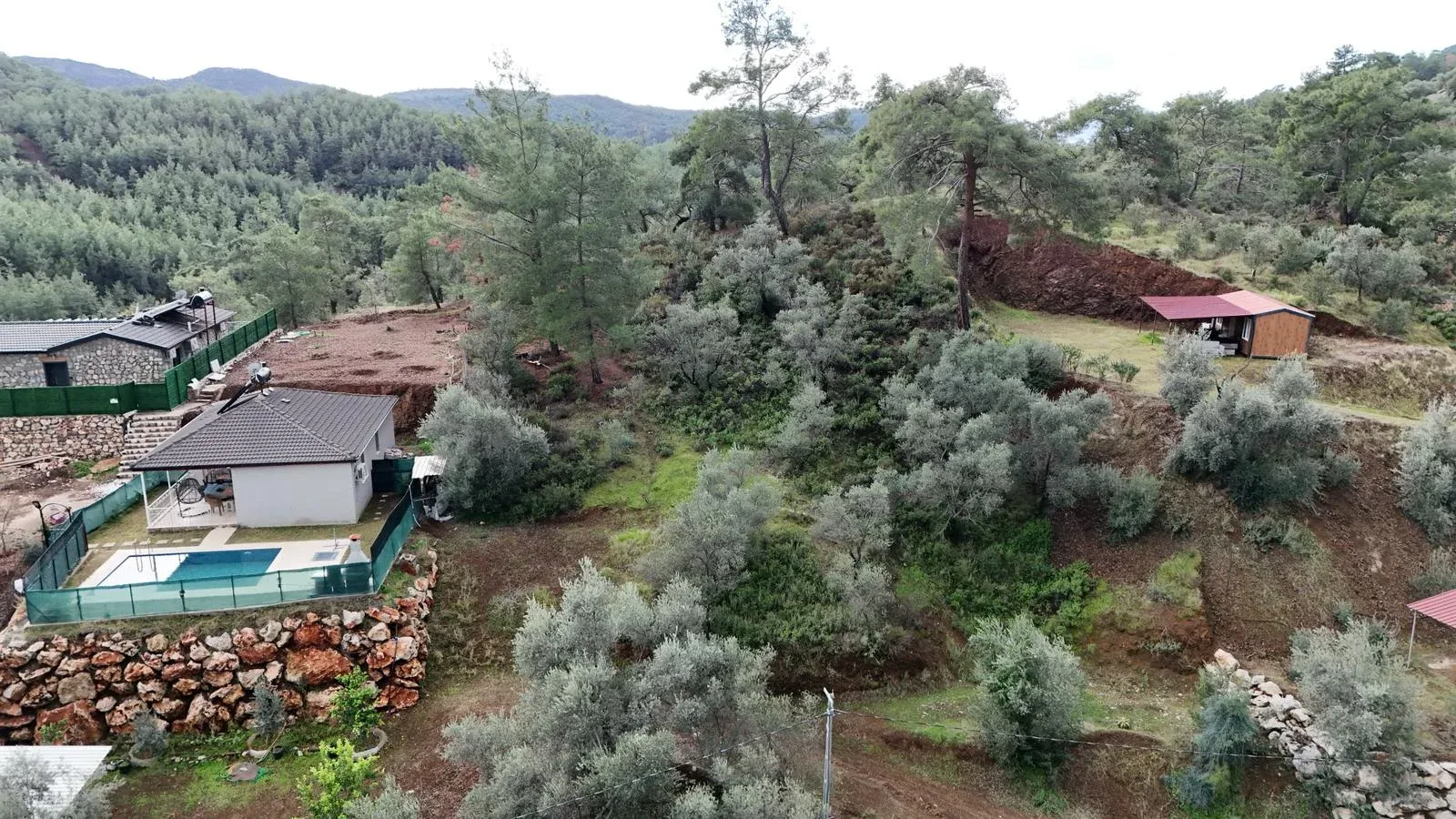 İnlice'de Doğa İçinde 928 m² Satılık Zeytinlik Arsa