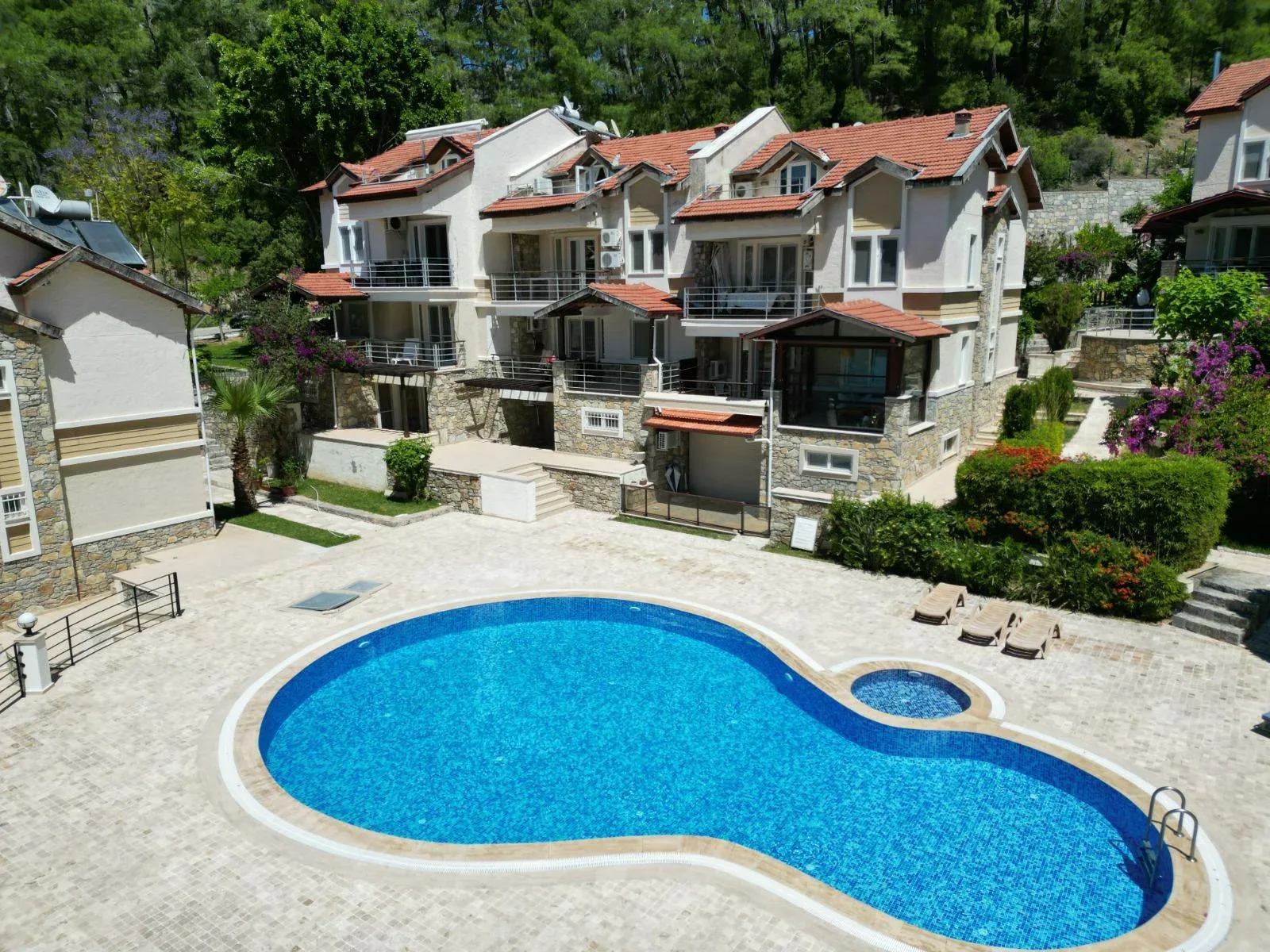 Göcek Vineyard Sitesi'nde Müşterek Havuzlu Kiralık 3+1 Daire