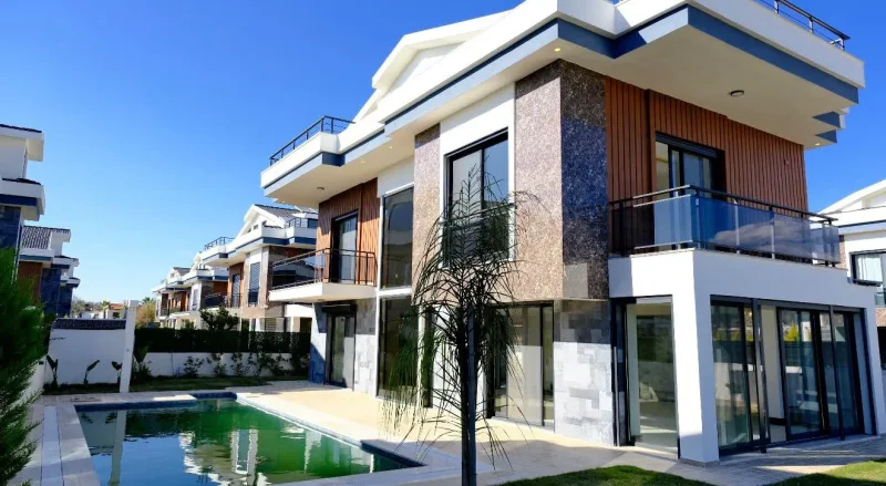 Kargı'da Plaja 400 m Mesafede Satılık Havuzlu 4+1 Villa
