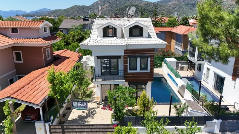 Göcek Merkez'de Sahile Yürüme Mesafesinde Kiralık Havuzlu Villa