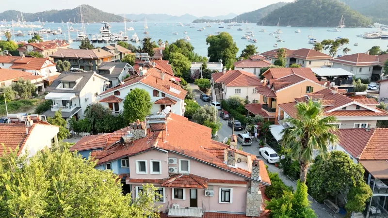 Göcek Merkez'de Denize 150 m Mesafede Satılık Tripleks Bina