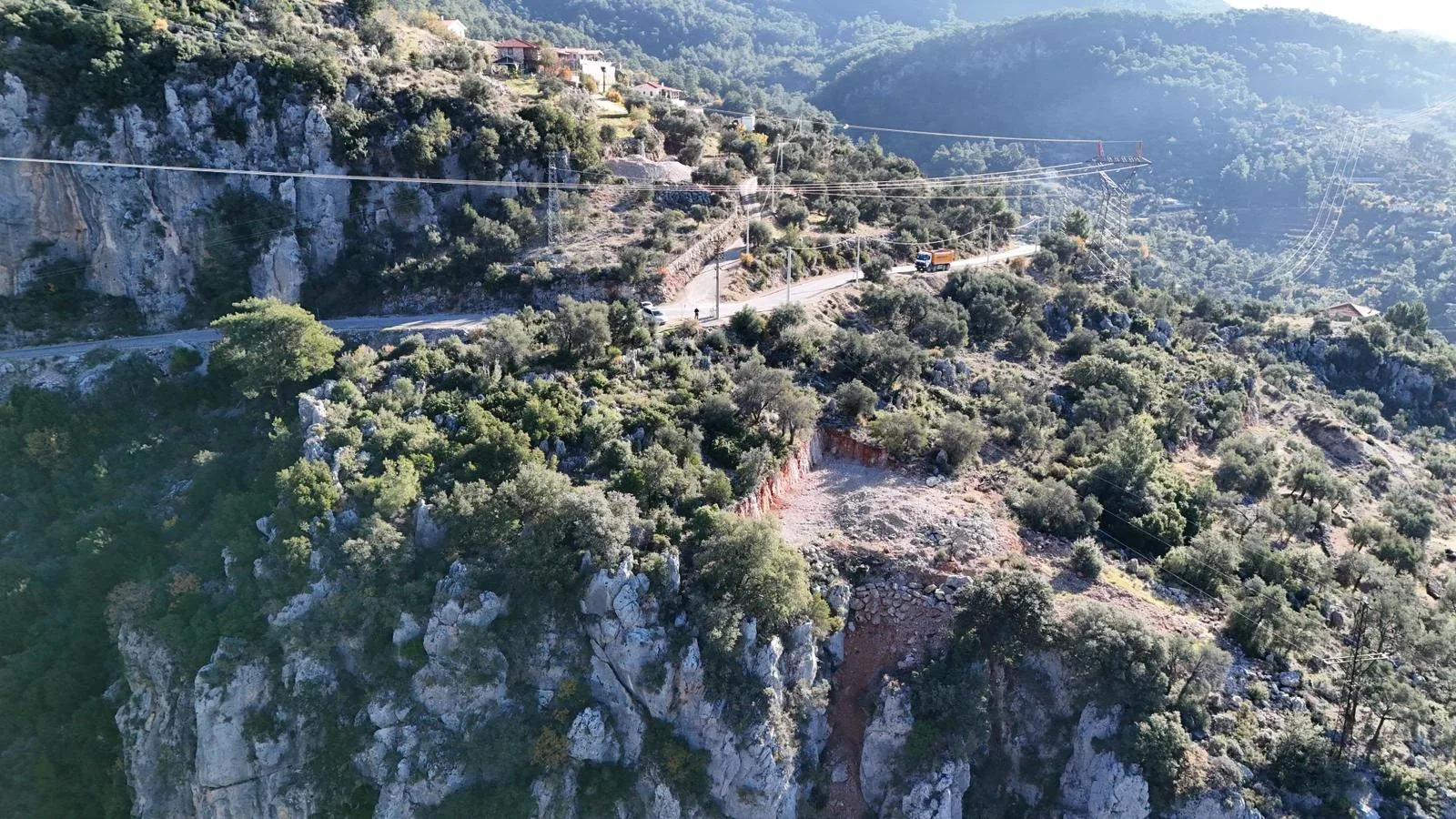 Gökçeovacık Çırtmek'te Doğa Manzaralı Satılık 1.418 m² Arazi