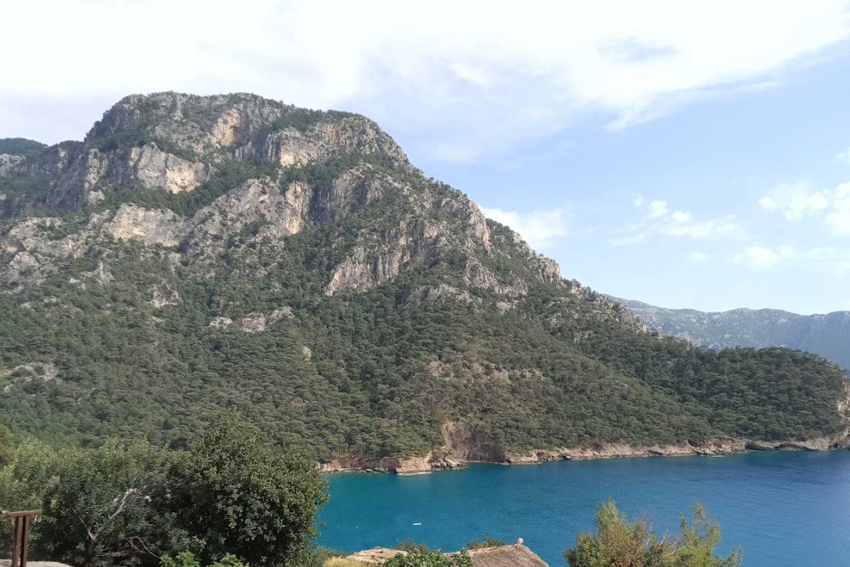 Faralya: Ölüdeniz’in Ardında Gizli Cennet – Doğayla İç İçe Yaşam ve Emlak Yatırımı